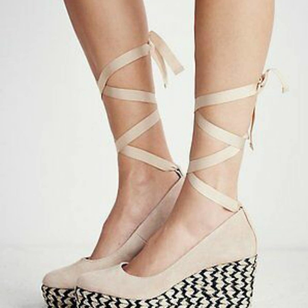 Free People Charade Espadrille Wedge size 6 beige camel suede shoe ribbon ties